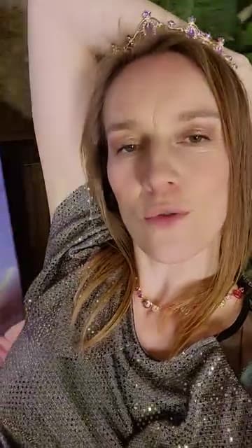 Julia Goessler ad creative, May 2026