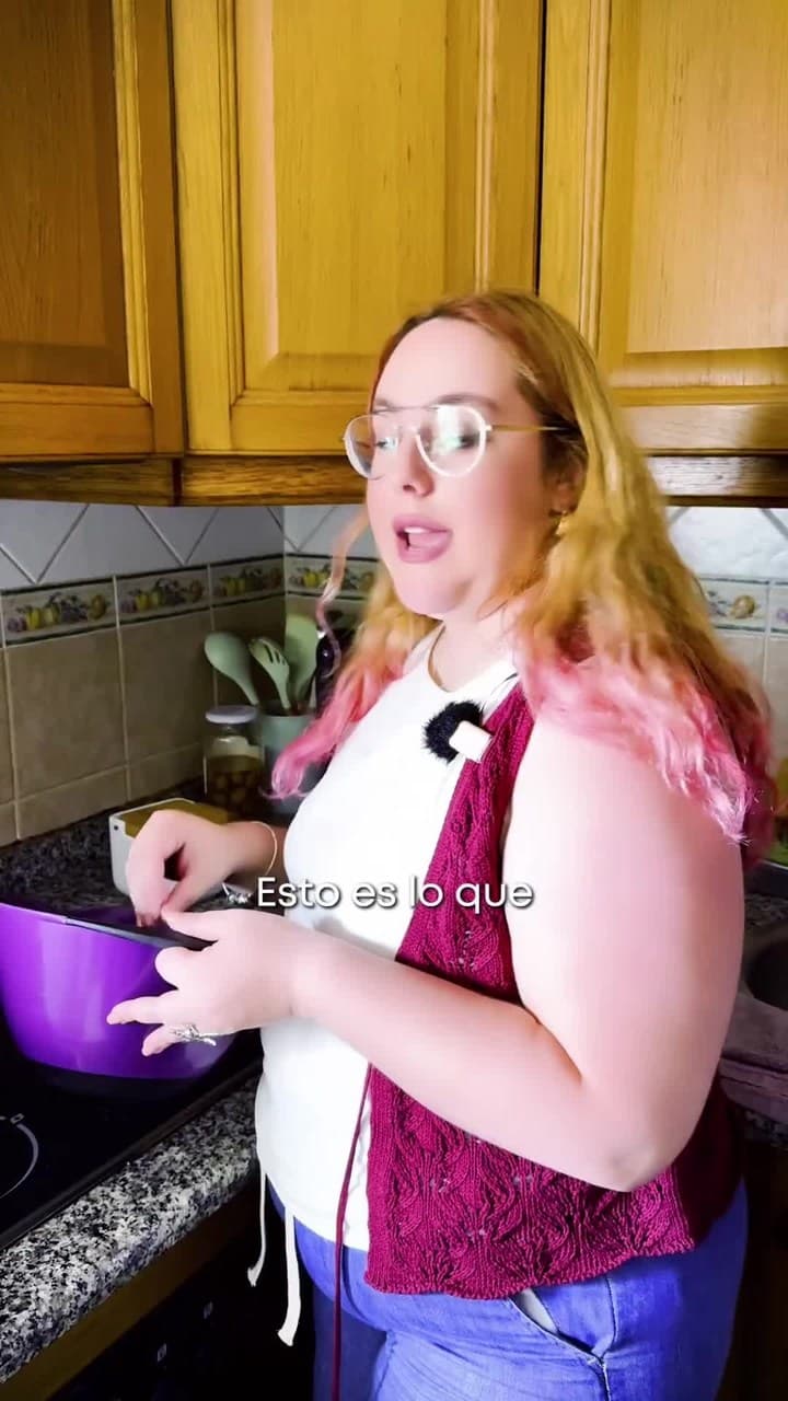 Facebook ad by Sara Marketer