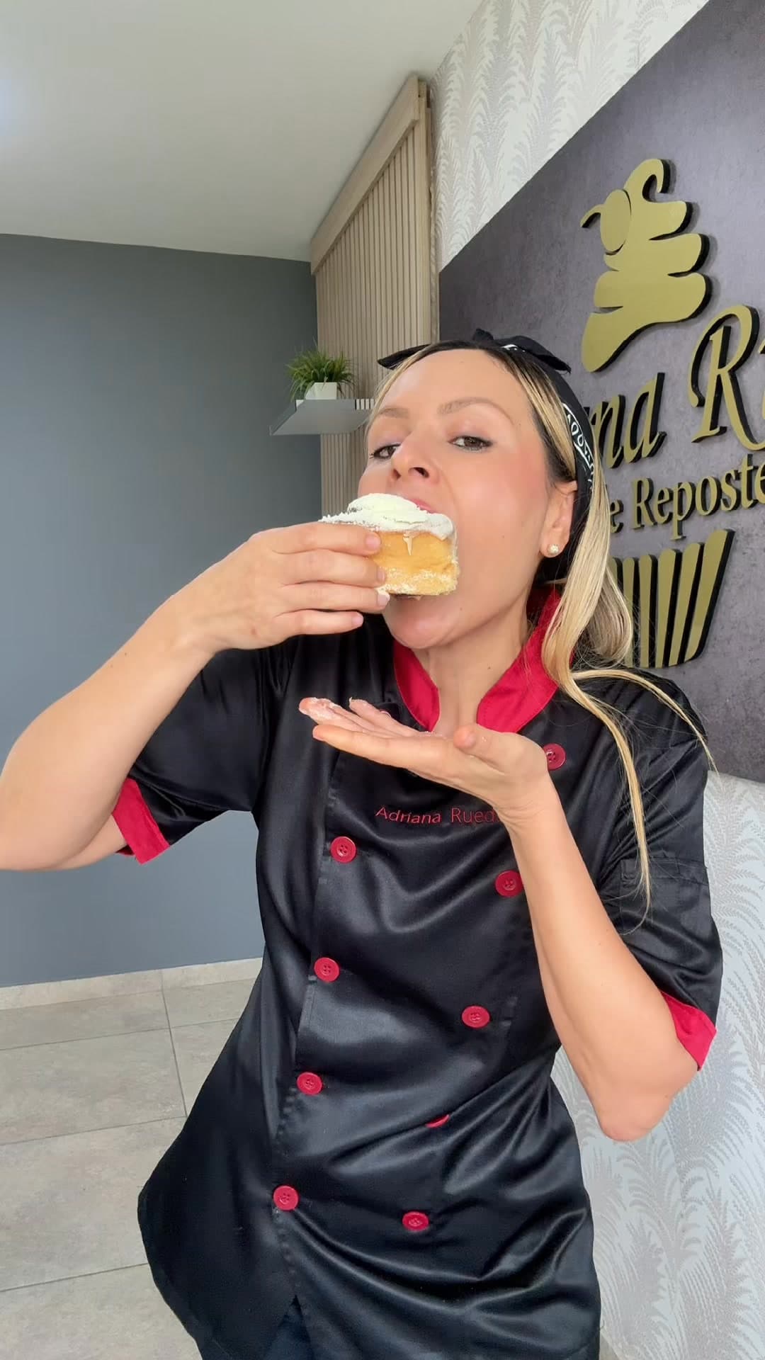 Facebook ad by Adriana Rueda Taller de Repostería