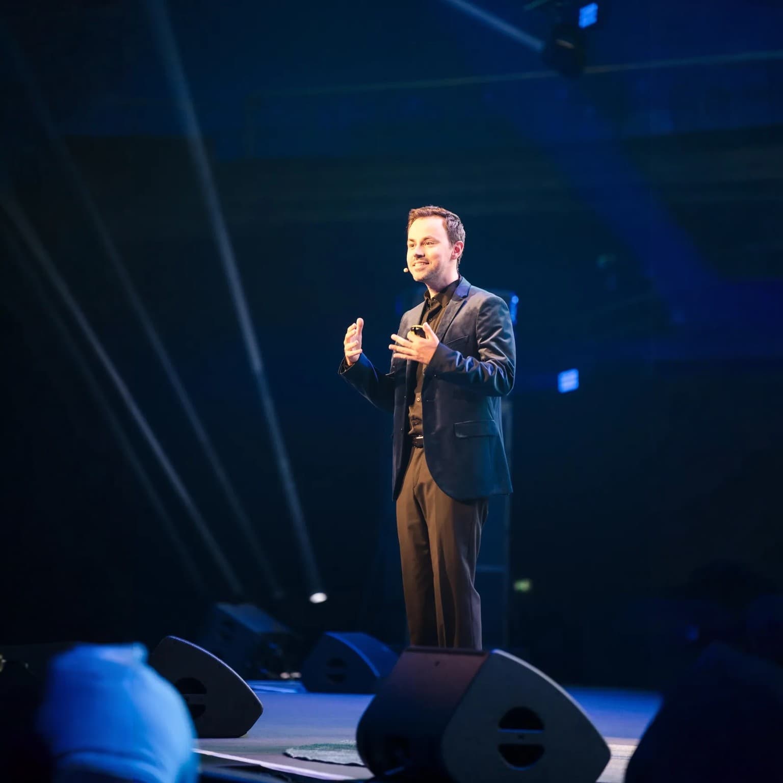 Wladislaw Jachtchenko ad creative, June 2026